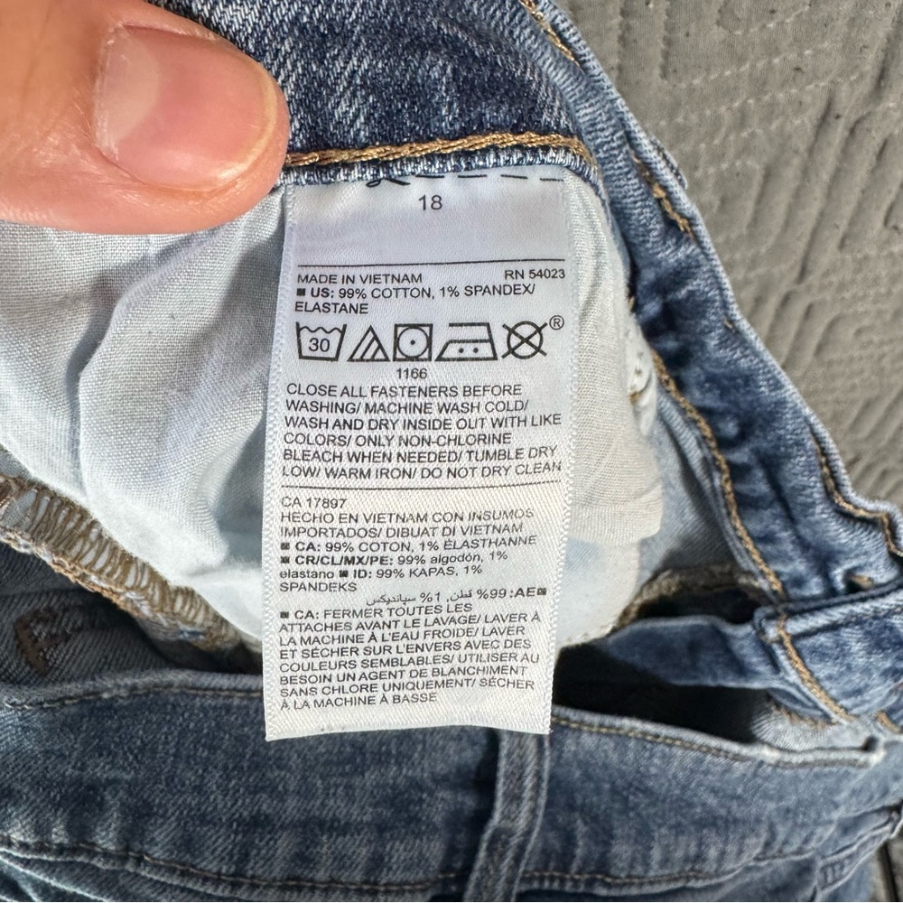 Old Navy Jeans Women’s 18 Blue Boyfriend Distressed Midrise - Picture 9 of 10